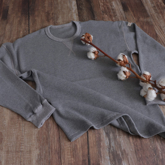 V-neck off-white short-sleeve T-shirt