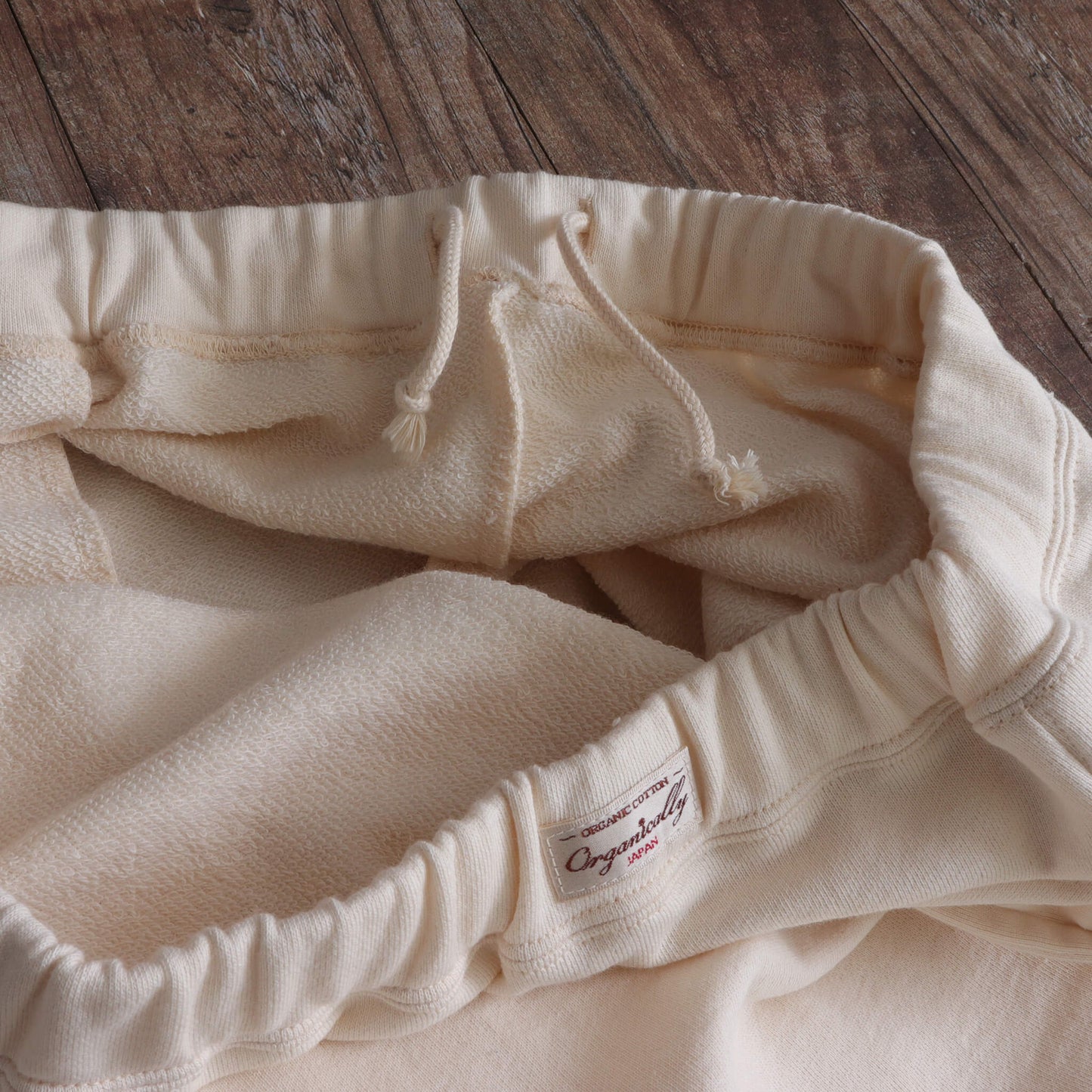 V-neck off-white short-sleeve T-shirt