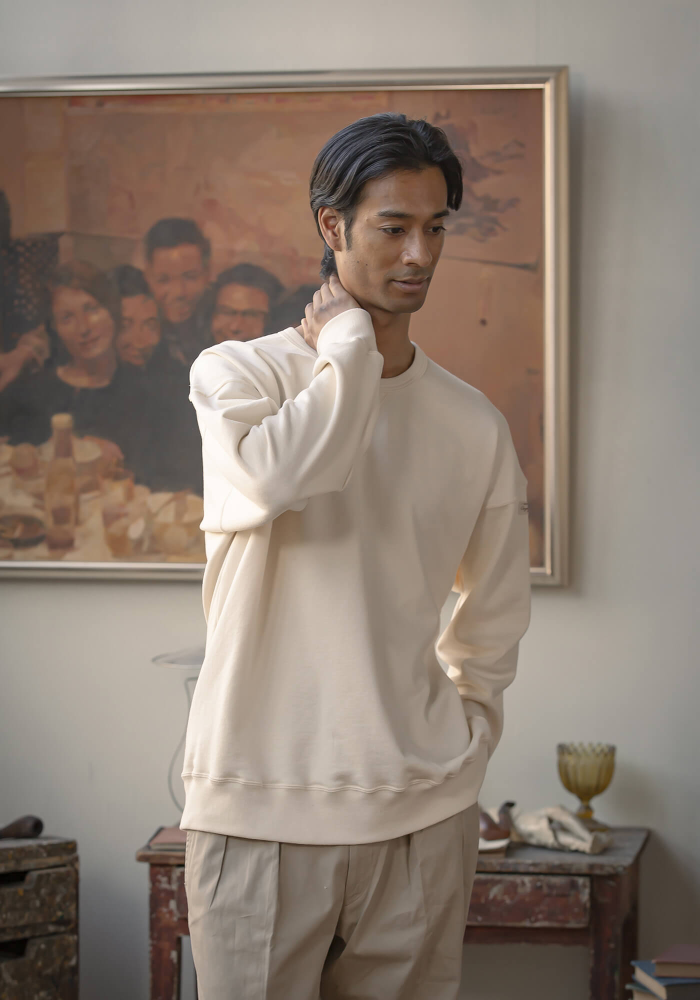 V-neck off-white short-sleeve T-shirt