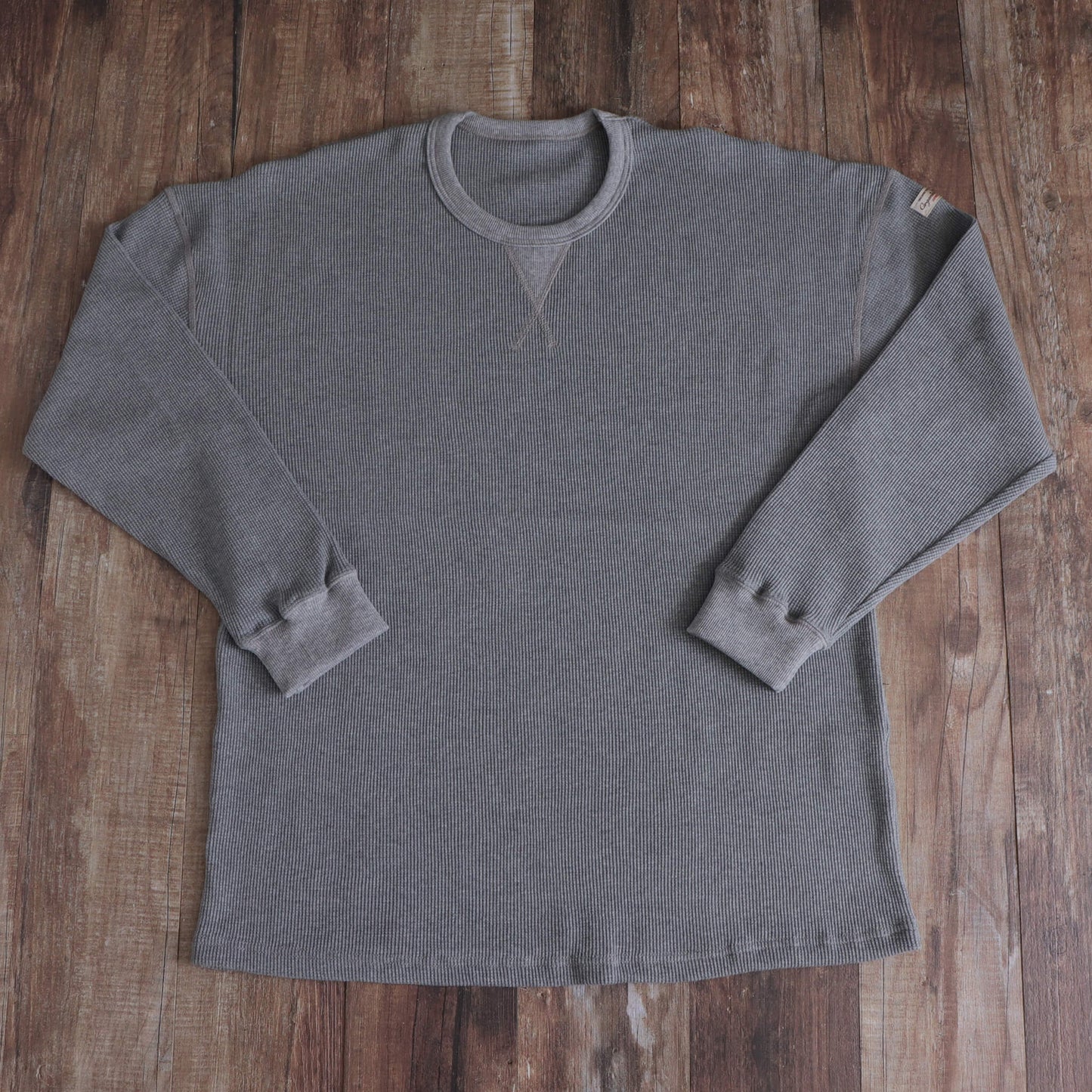 V-neck off-white short-sleeve T-shirt