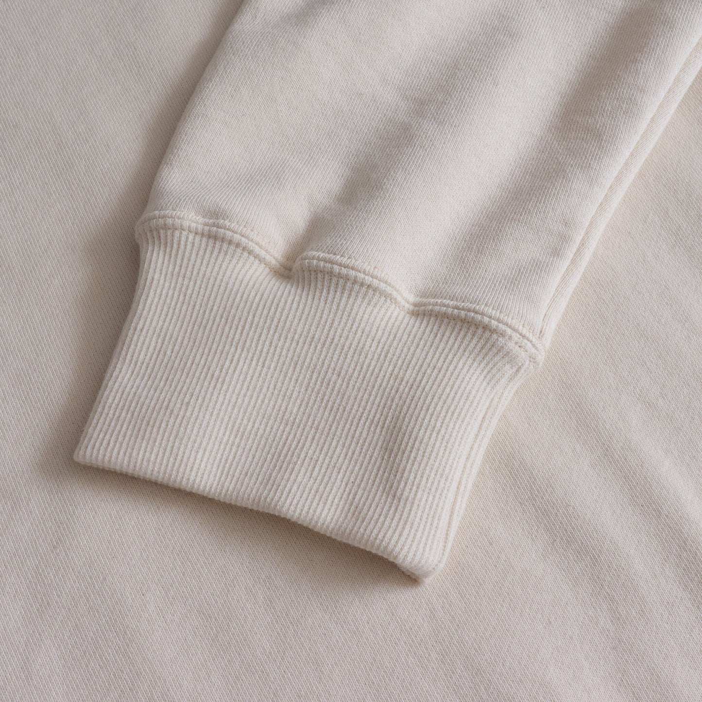 V-neck off-white short-sleeve T-shirt