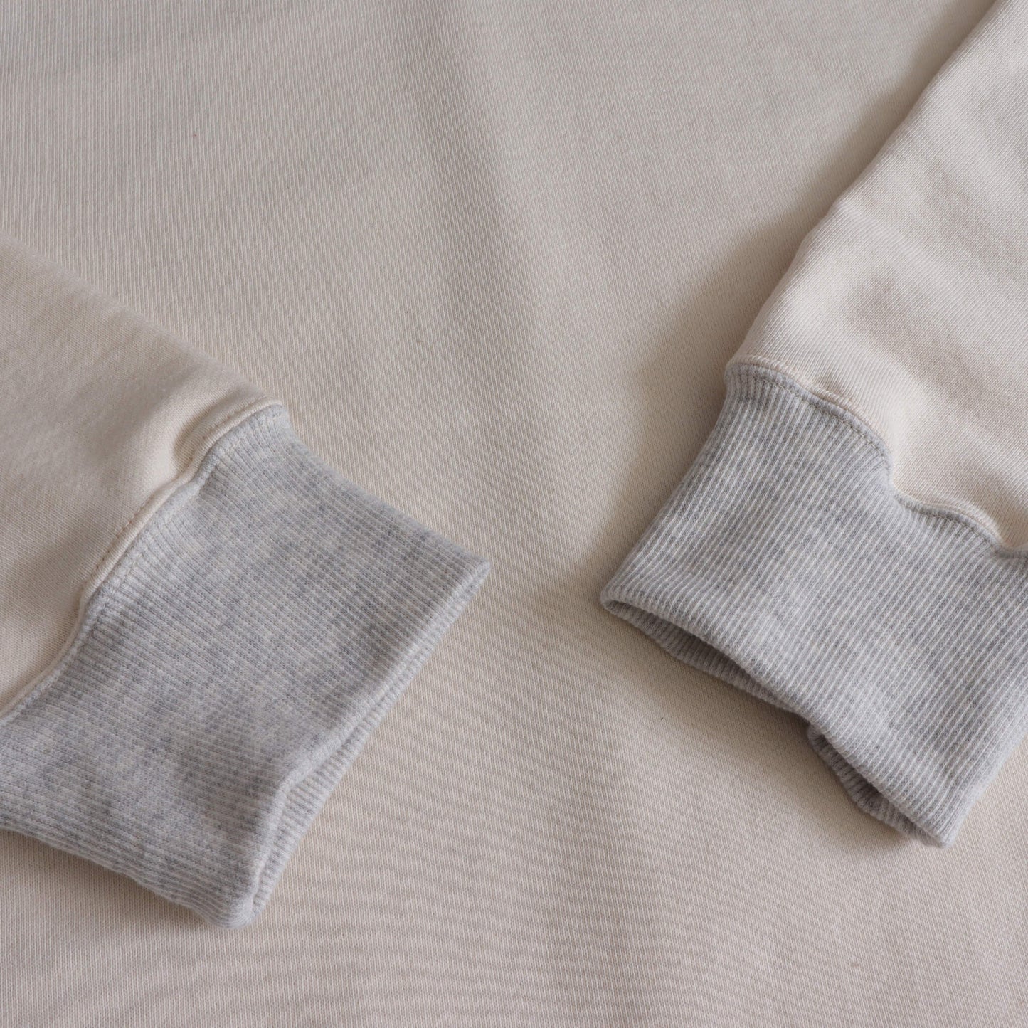V-neck off-white short-sleeve T-shirt