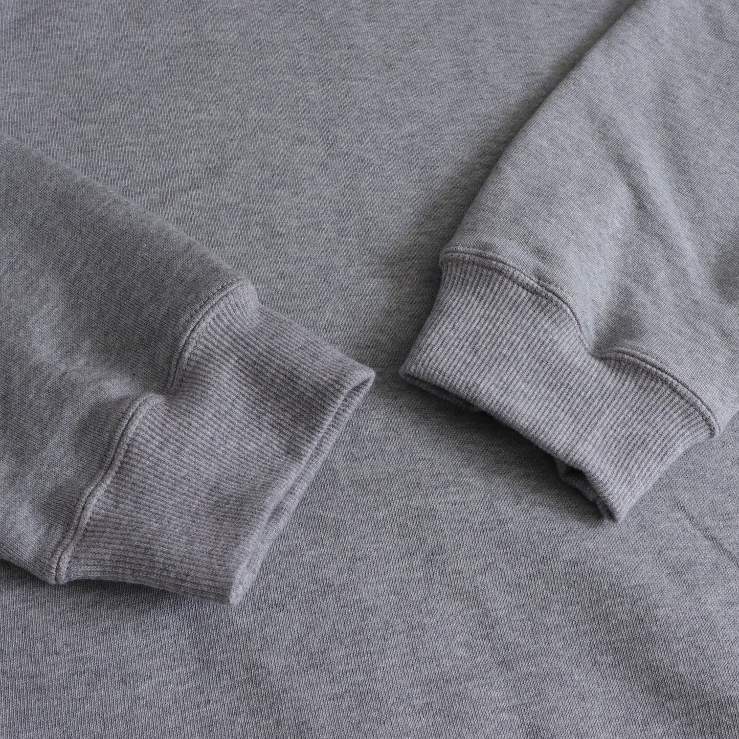 V-neck off-white short-sleeve T-shirt