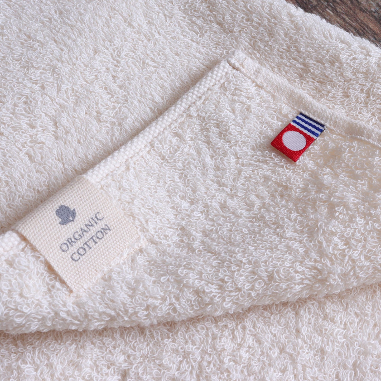 スムースニット半袖Tシャツとハンドタオルのギフトセット（Creem White）